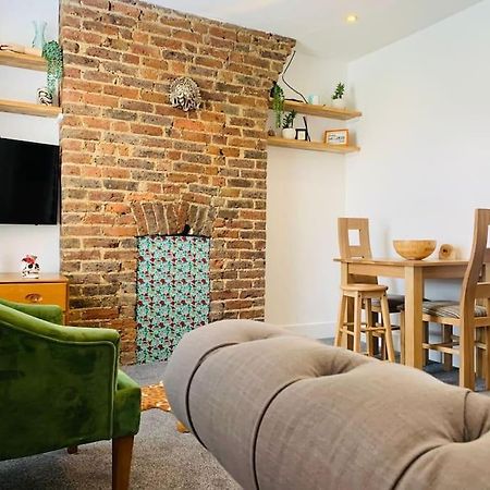 Funky 2 Bedroom Apartment In Town Centre Hastings Buitenkant foto