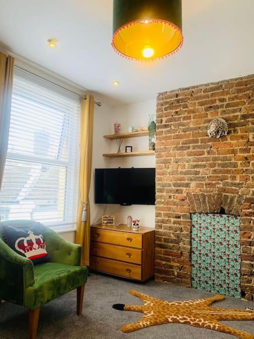 Funky 2 Bedroom Apartment In Town Centre Hastings Buitenkant foto